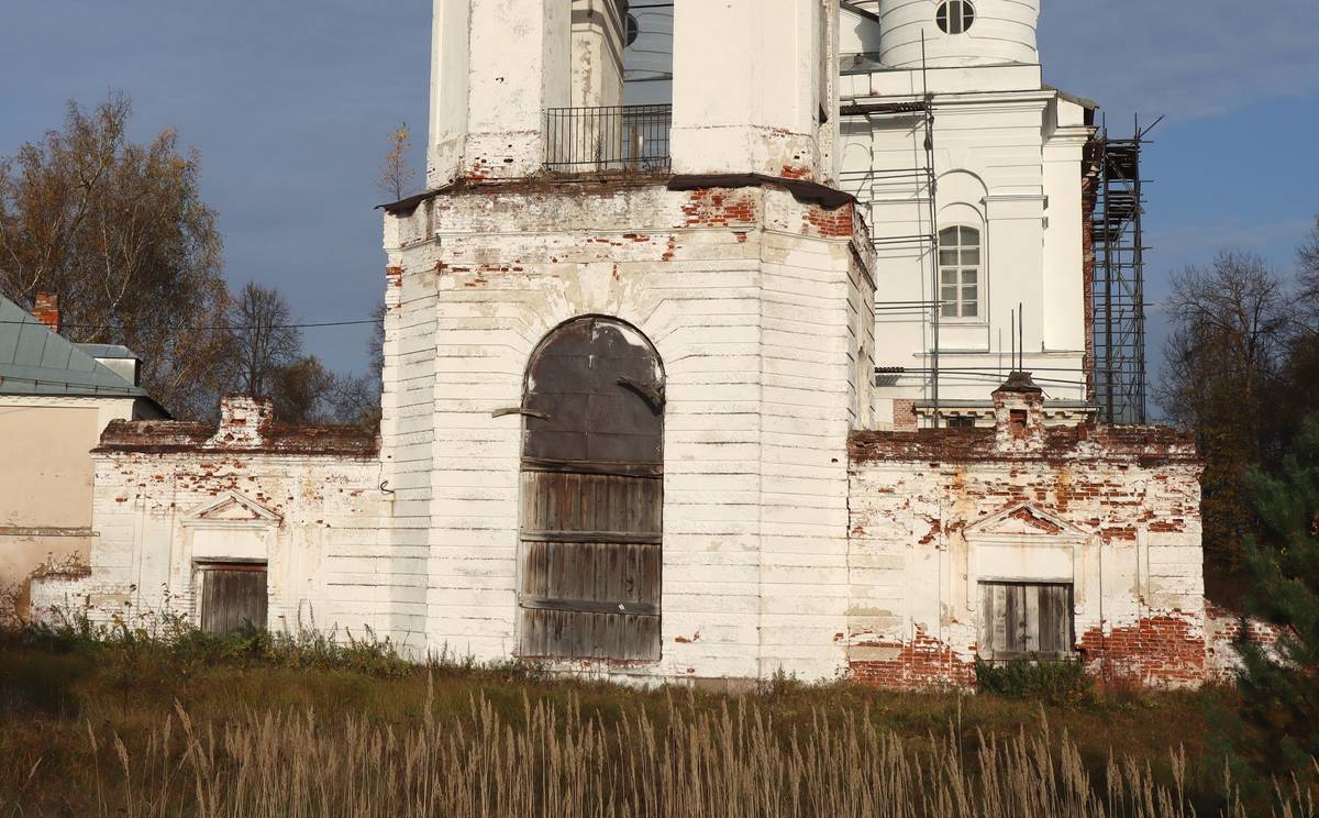 Церковь Воскресения Христова, Рощино (Петушинский район, Владимирская область). архитектурные детали, Нижний ярус колокольни, западная сторона