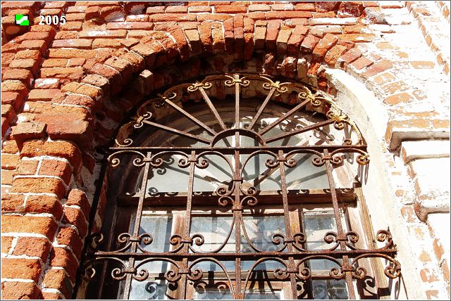 Анкудиново. Церковь Михаила Архангела. архитектурные детали, Южное окно трапезной