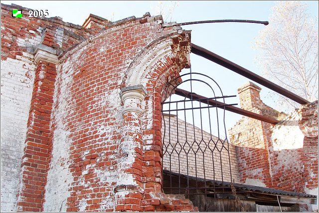 Церковь Петра и Павла, Караваево (Петушинский район, Владимирская область). архитектурные детали, Остатки апсиды вполне позволяют судить о качестве постройки