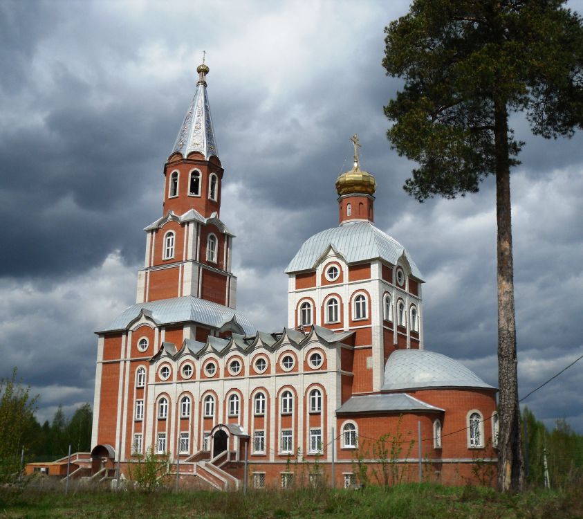Краснокамск. Церковь Екатерины. общий вид в ландшафте, вид с юго-восточной стороны