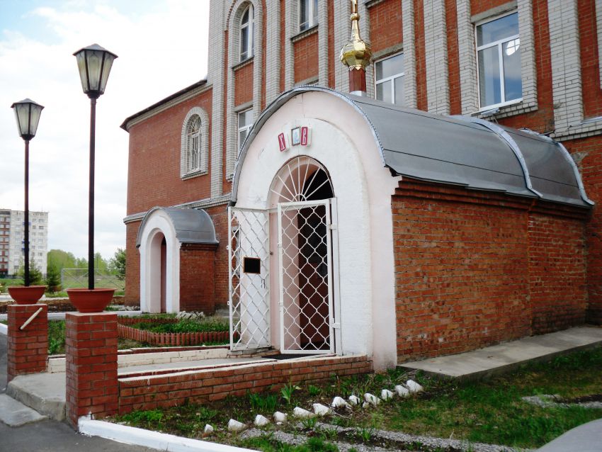 Краснокамск. Церковь Екатерины. архитектурные детали, Вход в храм с северной стороны