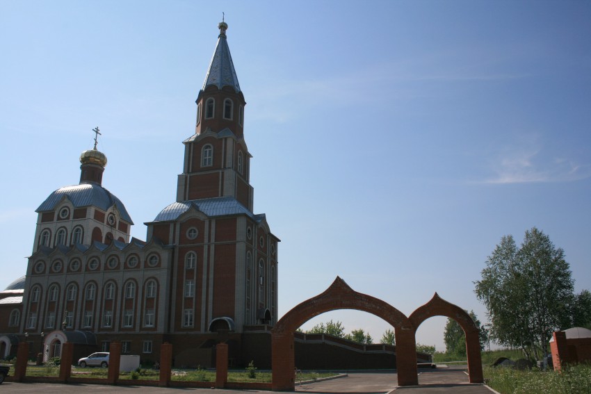 Краснокамск. Церковь Екатерины. общий вид в ландшафте