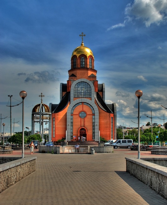 Киев. Церковь Георгия Победоносца. общий вид в ландшафте