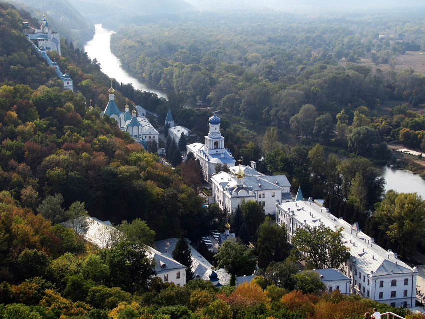 Успенская Святогорская лавра, Святогорск (Славянский район, Украина, Донецкая область). фасады, Вид на Лавру от памятника Артёму