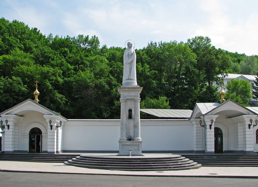 Успенская Святогорская лавра, Святогорск (Славянский район, Украина, Донецкая область). дополнительная информация, Изображение Пресвятой Богородицы — Игумении у входа в Лавру