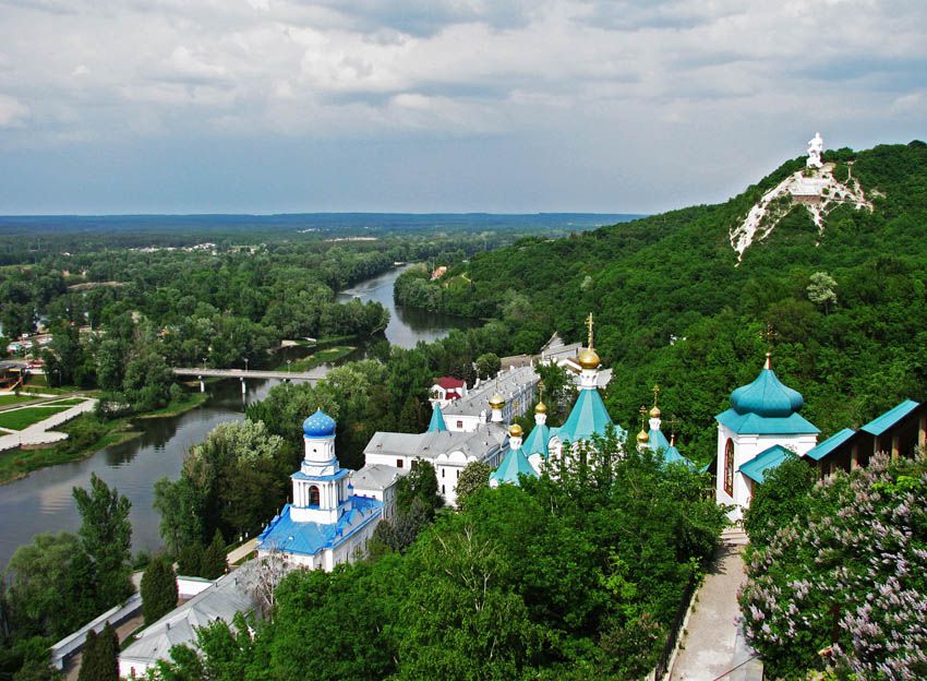 Святогорск. Успенская Святогорская лавра. фасады, Вид на Лавру от церкви святителя Николая Чудотворца