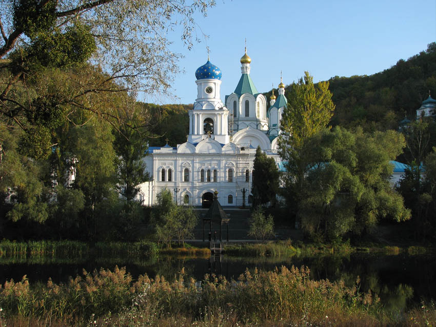 Святогорск. Успенская Святогорская лавра. фасады, Успенский собор и Покровская церковь