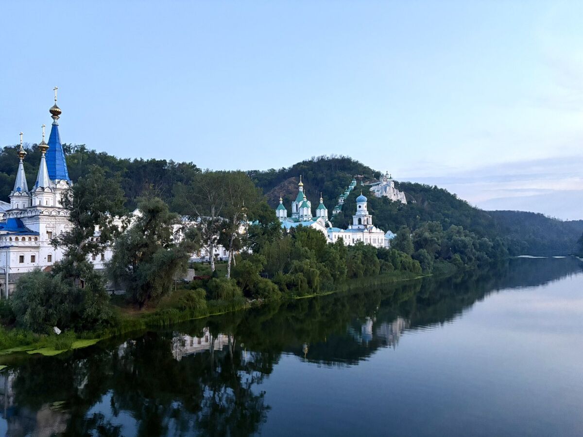 Успенская Святогорская лавра, Святогорск (Славянский район, Украина, Донецкая область). общий вид в ландшафте