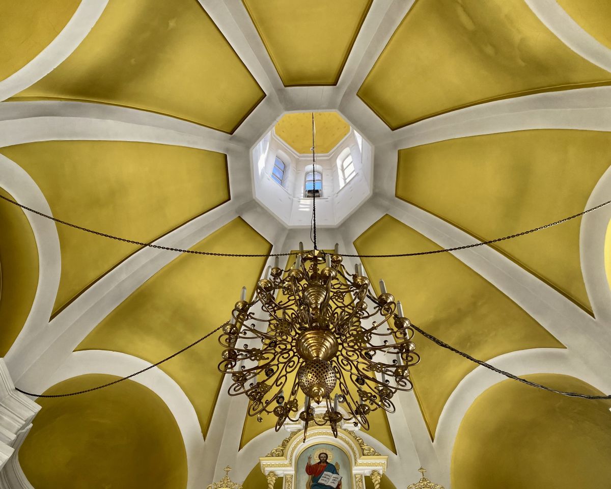 Омск. Церковь Иоанна Предтечи. интерьер и убранство, Свод со световым барабаном 