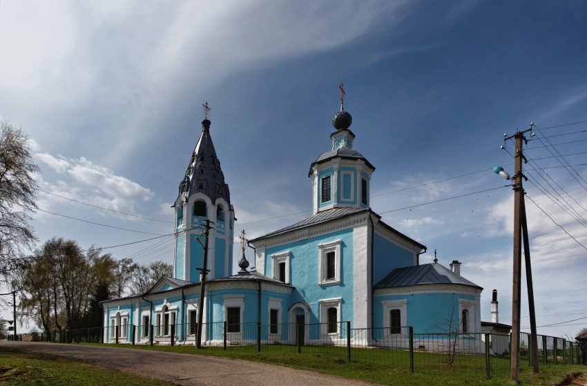 Чухлома. Церковь Успения Пресвятой Богородицы. общий вид в ландшафте