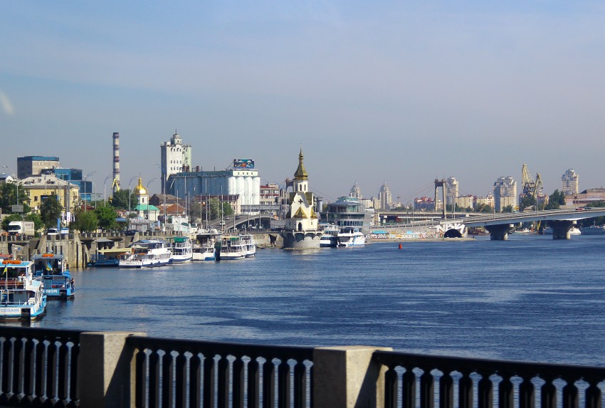 Киев. Церковь Николая Чудотворца (Николы на водах). общий вид в ландшафте