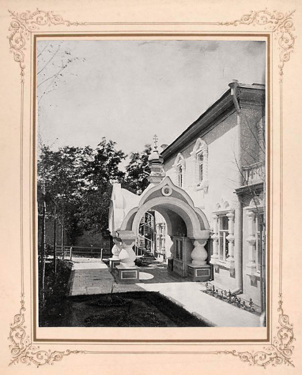Покровский женский монастырь, Кудрявец (Шевченковский район, Украина, г. Киев). архивная фотография, Боковой вход в монастырь.Фото нач.ХХ в. Альбом «Покровский Киевский женский Общежительный Монастырь» http://andcvet.narod.ru/pokrov/sam.html 
