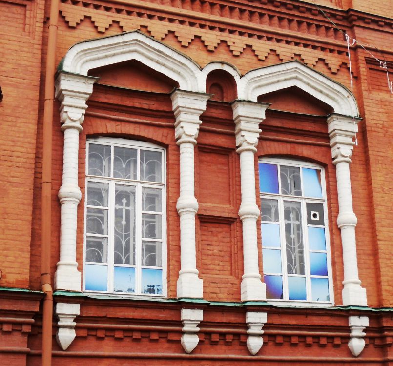 Церковь Вознесения Господня, Пермь (Пермь, город, Пермский край). архитектурные детали, декоративное оформление окон храма