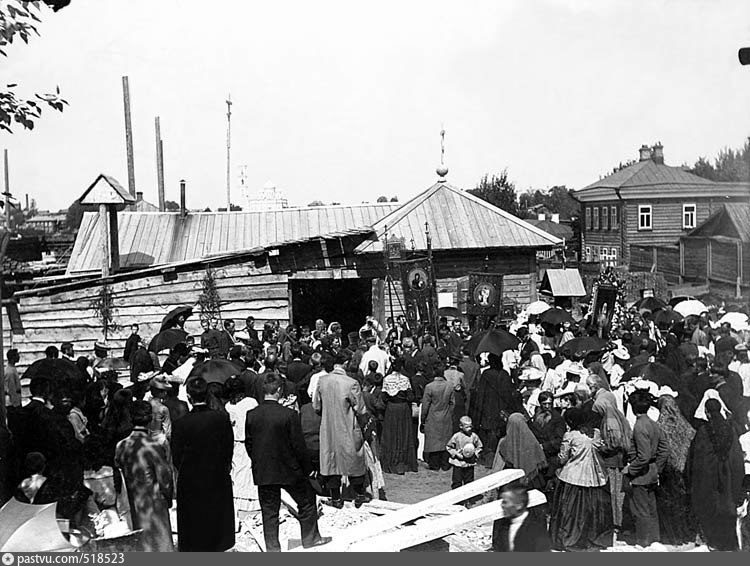 Пермь. Церковь Вознесения Господня. архивная фотография, Закладка Вознесенско-Феодосиевской церкви. Вдали - Слудская церковь