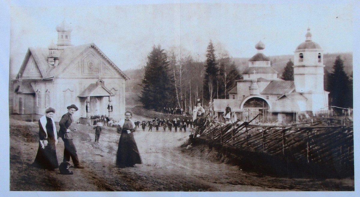 Винницы. Церковь Василия Великого. архивная фотография, Церковь слева. Фото 1906 г. из приходского архива