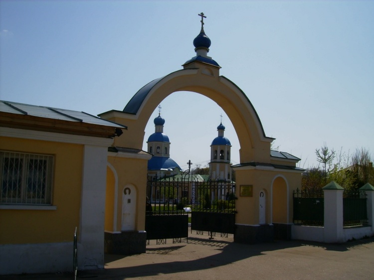 Церковь ясенево петра. Петропавловская Церковь в Ясенево изнутри.