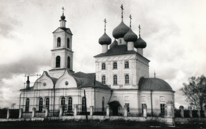 Свердлово. Церковь Воздвижения Креста Господня. фасады