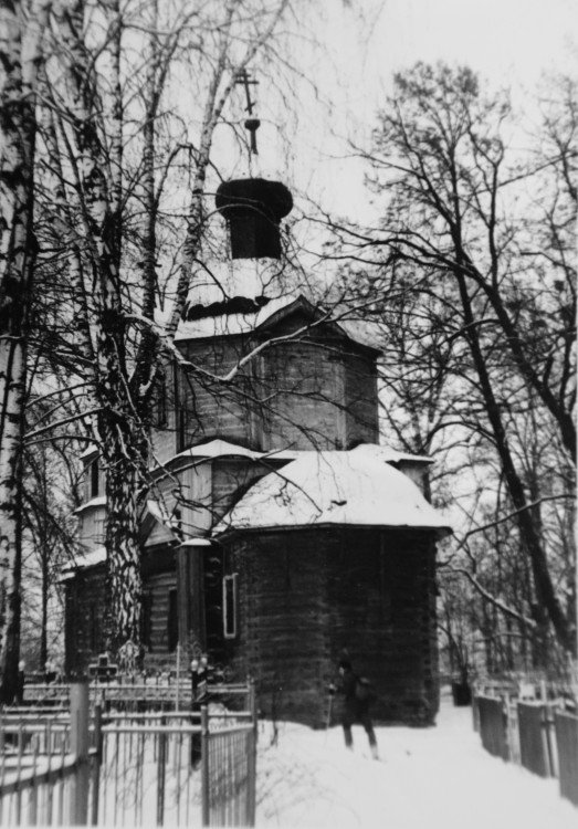 Церковь Воздвижения Креста Господня, Свердлово (Конаковский район, Тверская область). архивная фотография, Федоровская церковь 1714 г. на кладбище села Новое (Свердлово)