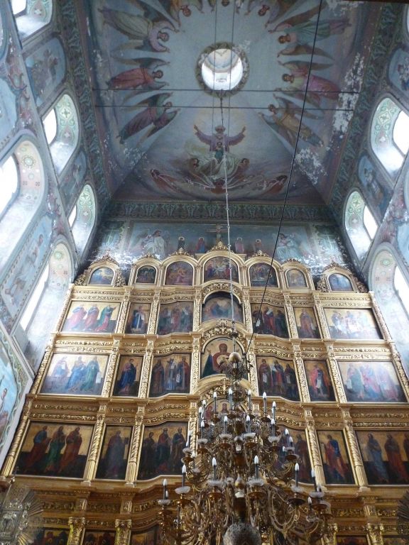 Церковь Воздвижения Креста Господня, Свердлово (Конаковский район, Тверская область). интерьер и убранство, Центральный придел Воздвиженья Креста Господня