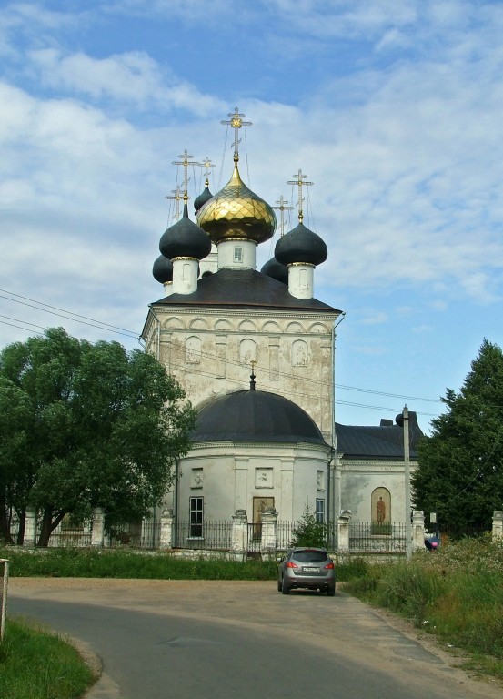 Свердлово. Церковь Воздвижения Креста Господня. художественные фотографии