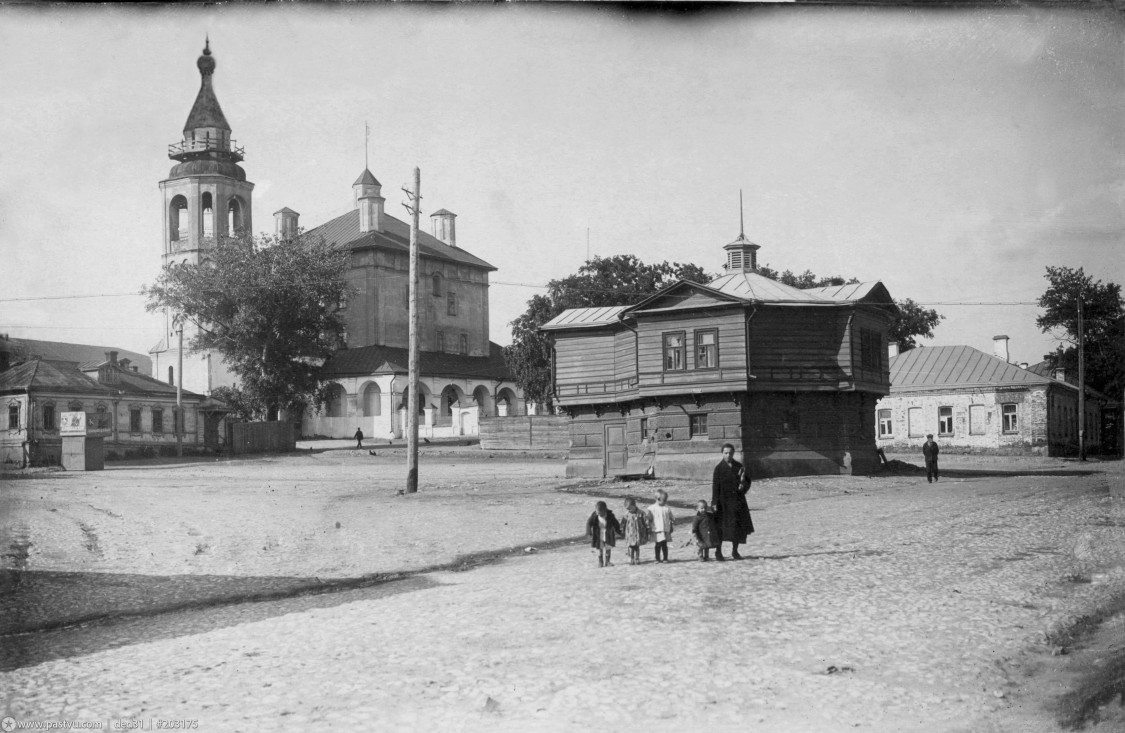 Серпухов. Церковь Воздвижения Креста Господня. архивная фотография, Георгиевская площадь.1932—1934.Источник:Фототека ГНИМА им. Щусева. фото с сайта https://pastvu.com/p/203175