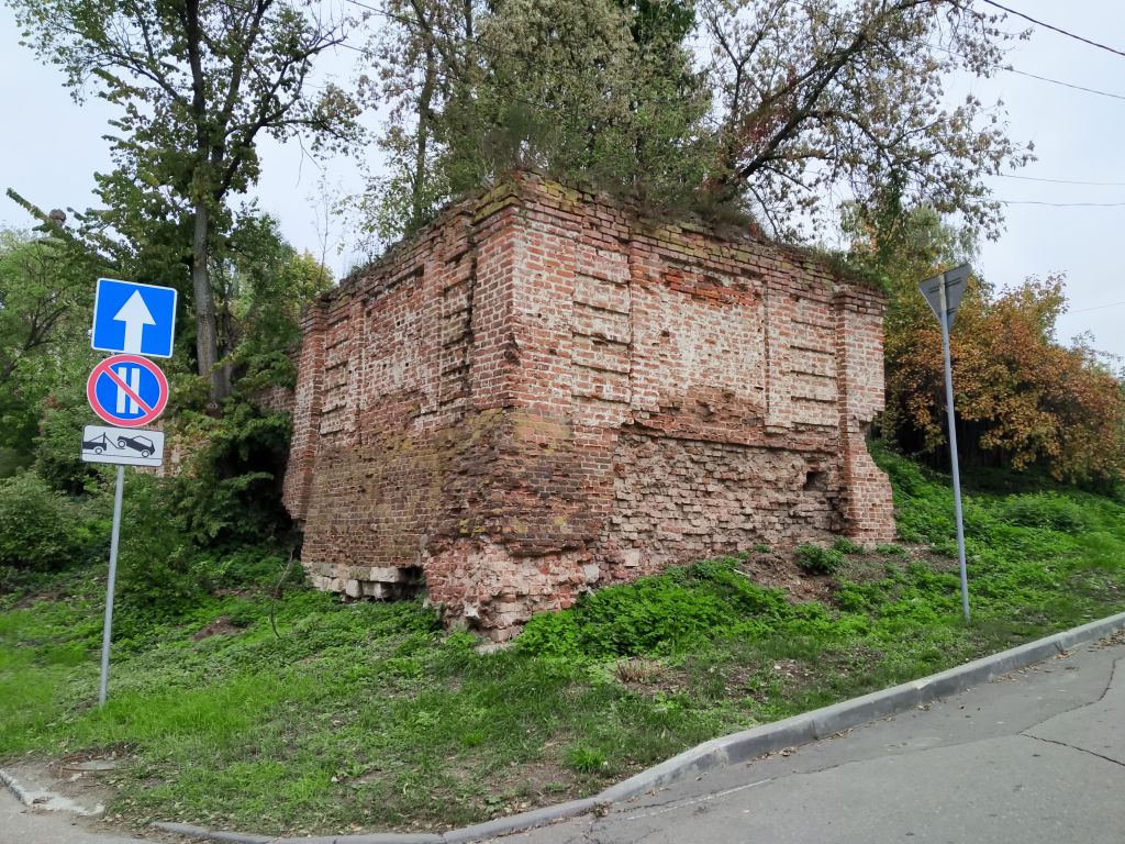 Распятский монастырь, Серпухов (Серпуховский городской округ и гг. Протвино, Пущино, Московская область). дополнительная информация, угловая башня монастырской ограды