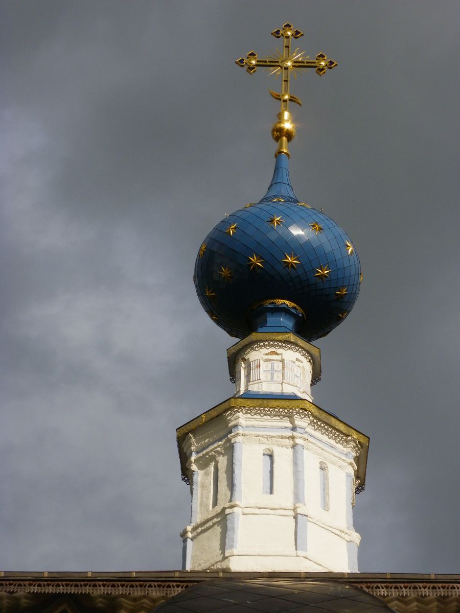 Главка и барабан, архитектурные детали. Церковь иконы Божией Матери "Знамение", Суздаль (Суздальский район, Владимирская область)