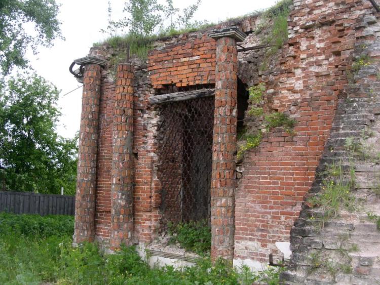 Серпухов. Церковь Сретения Господня. архитектурные детали, северо-западный угол северного придела