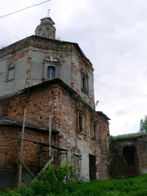 Серпухов. Церковь Сретения Господня. фасады, вид с северо-востока на основной объем