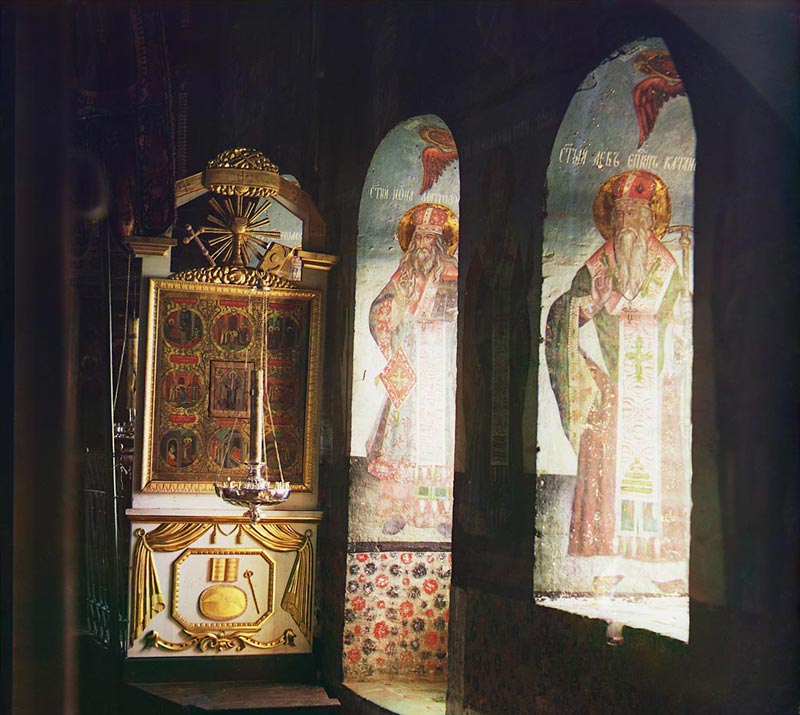 Церковь Николая Чудотворца, Ныроб (Чердынский район, Пермский край). архивная фотография, Фрески в оконных нишах и копия иконы св. Николая Чудотворца в храме. Фотография С.М.Прокудина-Горского, не ранее 1912. 
http://ps-spb2008.narod.ru/ur_nyrob2.htm. Оригинал:
http://cdn.loc.gov/service/pnp/prokc/20600/20672v.jpg. В советское время фрески были забелены, сохранились только фрагменты.
