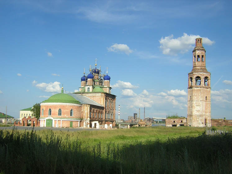 Усолье. Спасо-Преображенский женский монастырь. Собор Спаса Преображения. общий вид в ландшафте