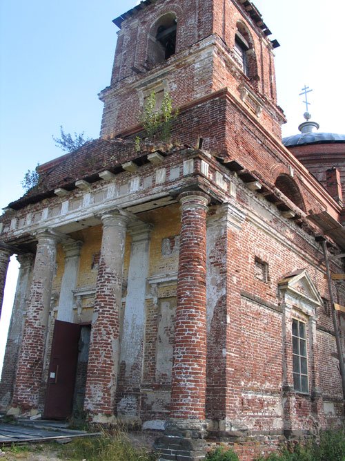 Церковь Николая Чудотворца, Усолье (Усольский район, Пермский край). архитектурные детали, Входной портик