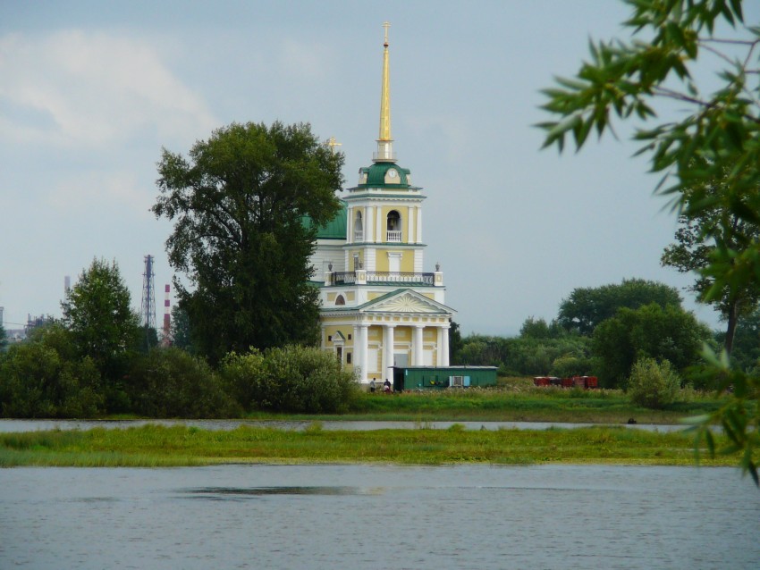 Усолье. Церковь Николая Чудотворца. общий вид в ландшафте