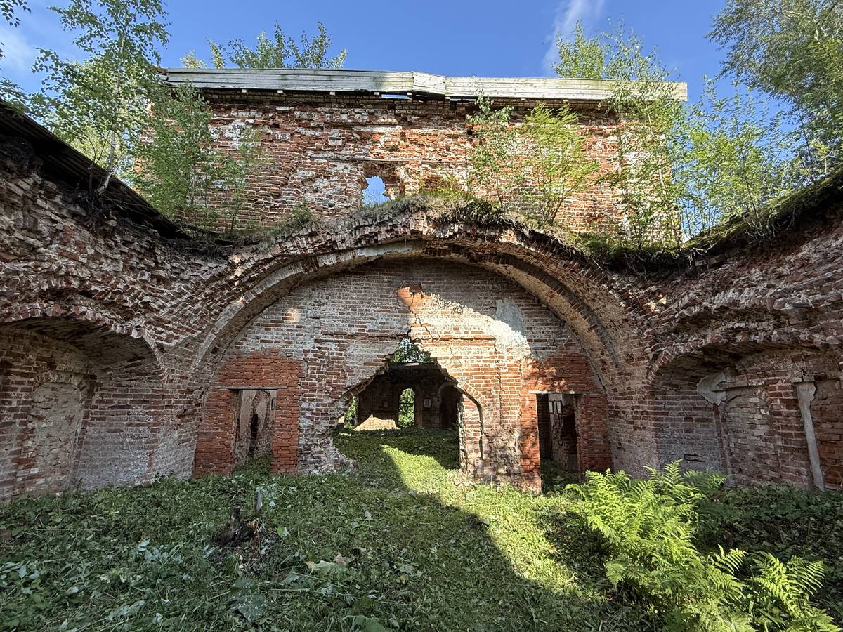 Церковь Владимирской иконы Божией Матери, Усолье (Усольский район, Пермский край). интерьер и убранство, Вид из трапезной на основной объем