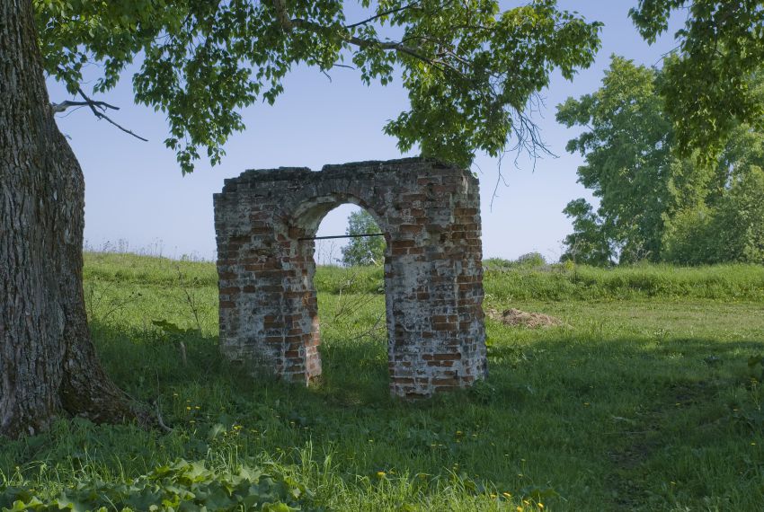 Церковь Николая Чудотворца, Пыскор (Усольский район, Пермский край). дополнительная информация, Остатки церковной ограды