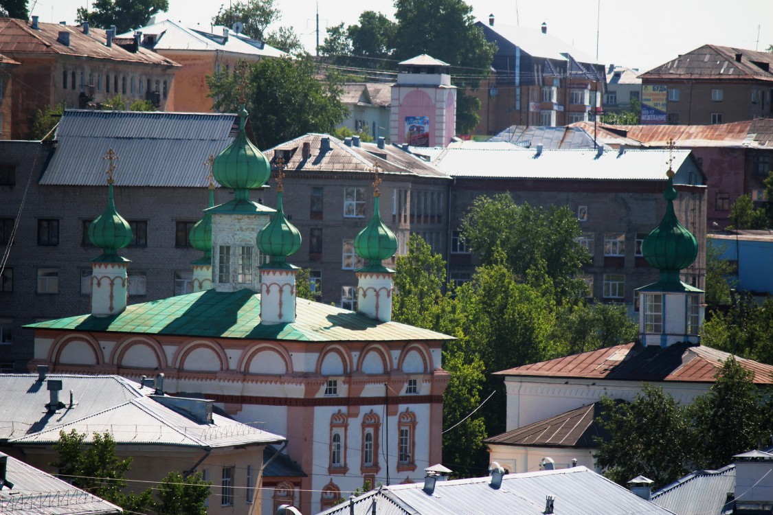Храмовый комплекс. Церкви Спаса Нерукотворного Образа и Михаила Архангела, Соликамск (Соликамский район и г. Соликамск, Пермский край). фасады, Фото со смотровой площадки Соборной колокольни