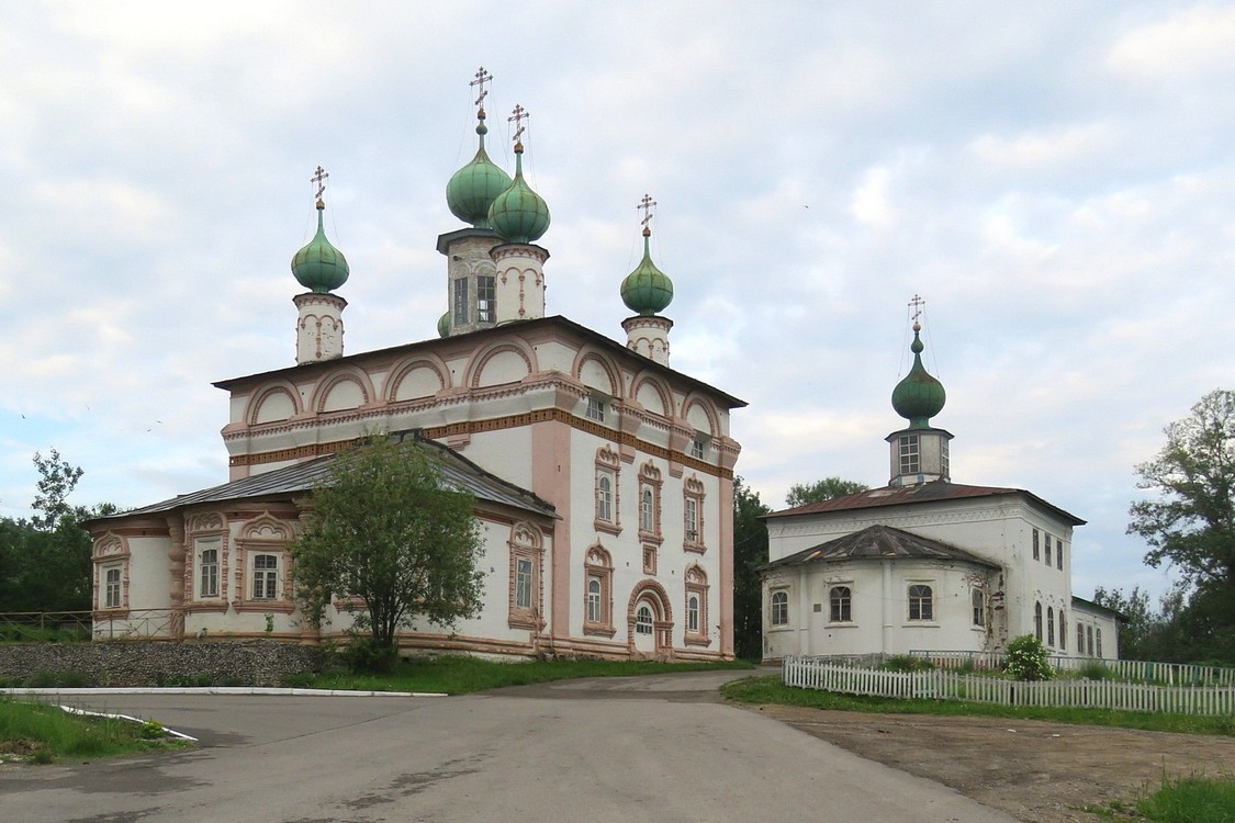 Соликамск. Храмовый комплекс. Церкви Спаса Нерукотворного Образа и Михаила Архангела. фасады