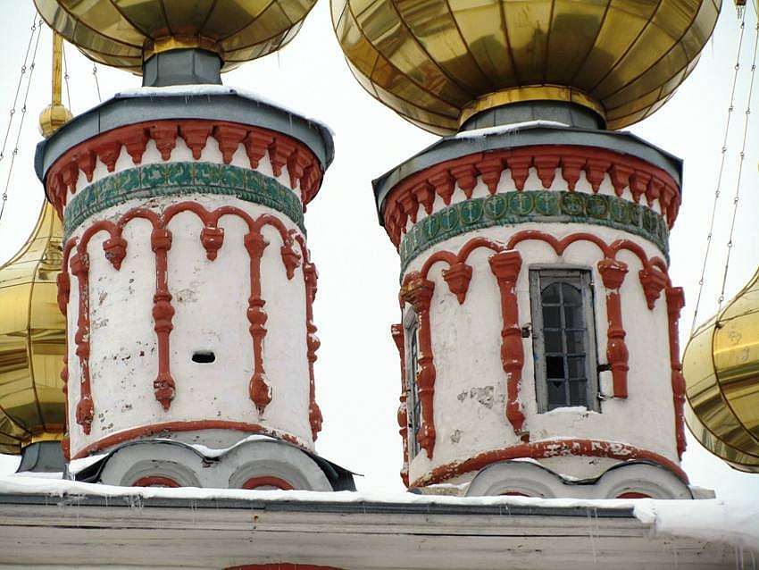 Соликамск. Церковь Богоявления Господня. архитектурные детали, декор барабанов пятиглавия
