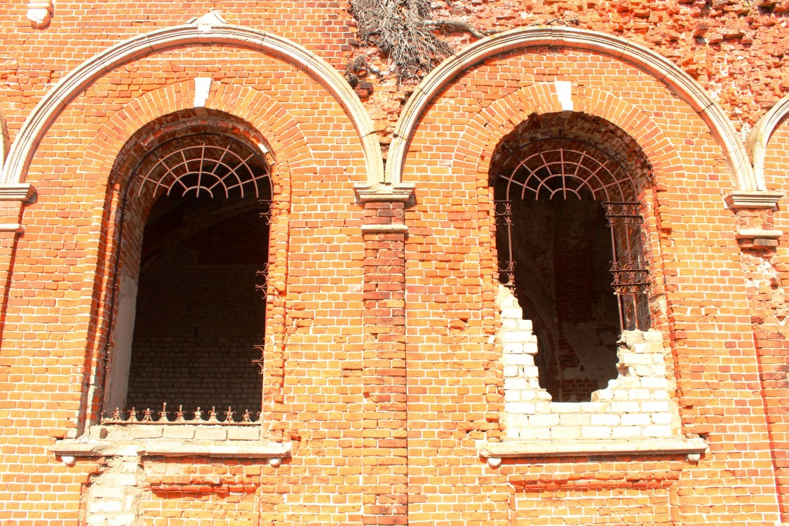 Болхов. Церковь Благовещения Пресвятой Богородицы. фасады, Окна южного фасада