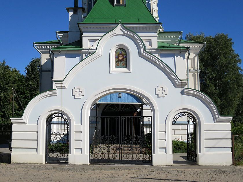 Церковь Иверской иконы Божией Матери, Рыбинск (Рыбинск, город, Ярославская область). дополнительная информация, Врата церковной ограды.