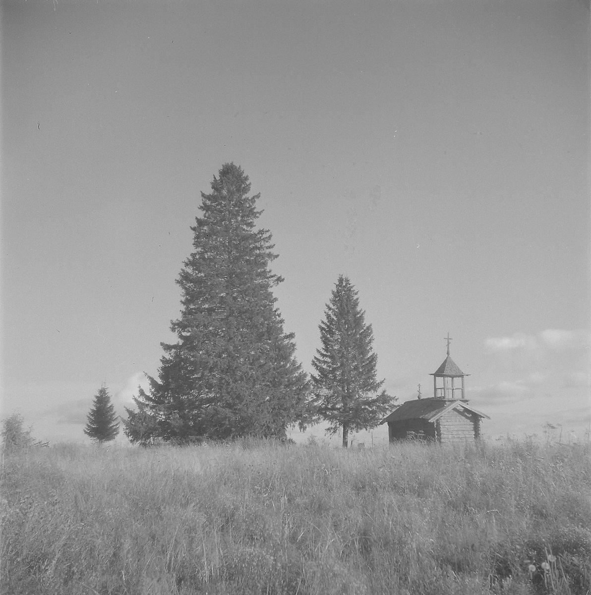Фото 1942 года из архива SA-Kuva. Автор K. Borg, архивная фотография. Часовня Сошествия Святого Духа, Ахпойла (Пряжинский район, Республика Карелия)
