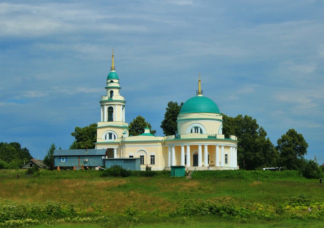Церковь Михаила Архангела, Архангельское (Рузский городской округ, Московская область). общий вид в ландшафте