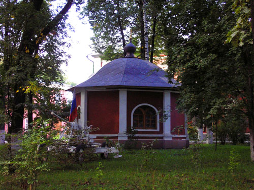 Донской. Донской монастырь. дополнительная информация, Надкладезная часовня.Восстановлена в 1997 году.