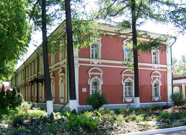 Донской монастырь, Донской (Южный административный округ (ЮАО), г. Москва). дополнительная информация, Братские кельи, позже монастырская гостиница (1754-58, перестр. 1891)