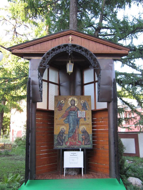Донской. Донской монастырь. дополнительная информация, Мозаичная икона  на пути к Большому собору Донского монастыря