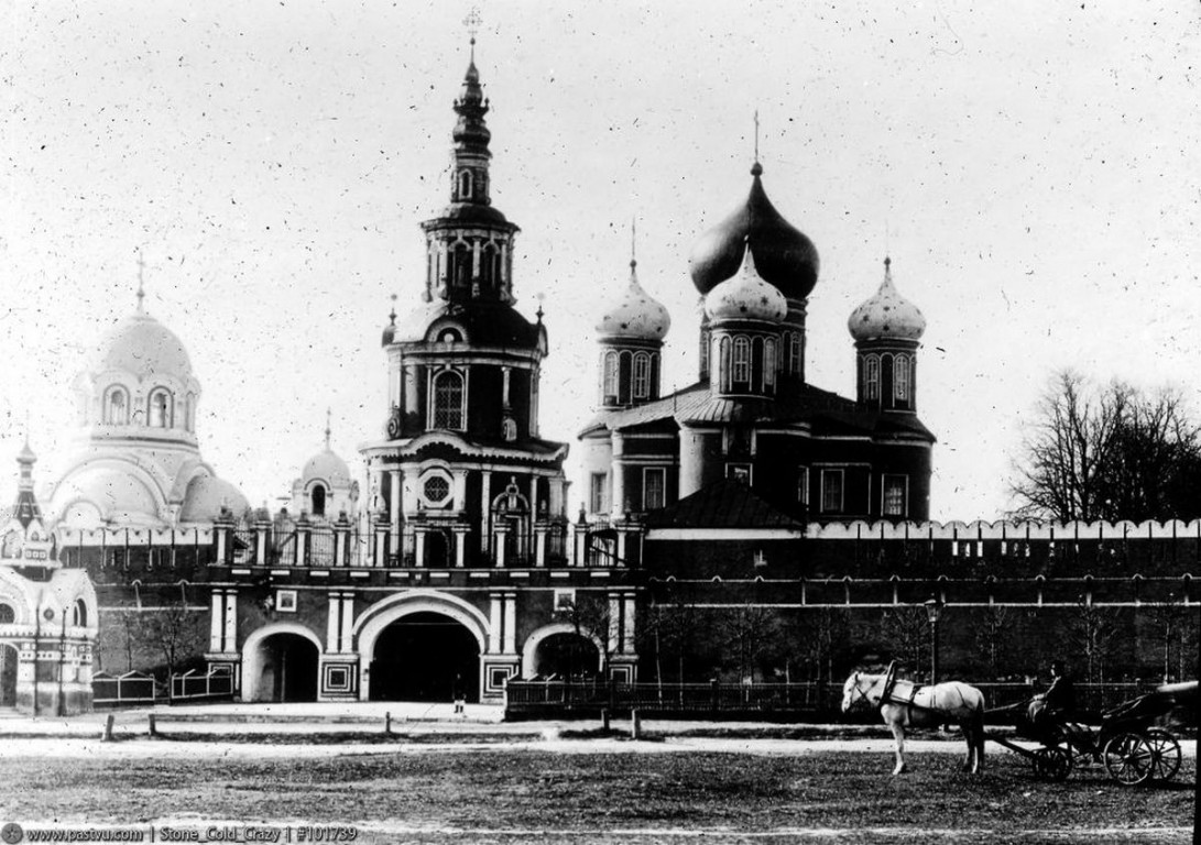 Донской. Донской монастырь. архивная фотография, Донской монастырь.1900-1910 годами (направление съемки — юг) Фото с http://oldmos.ru/old/photo/view/101739