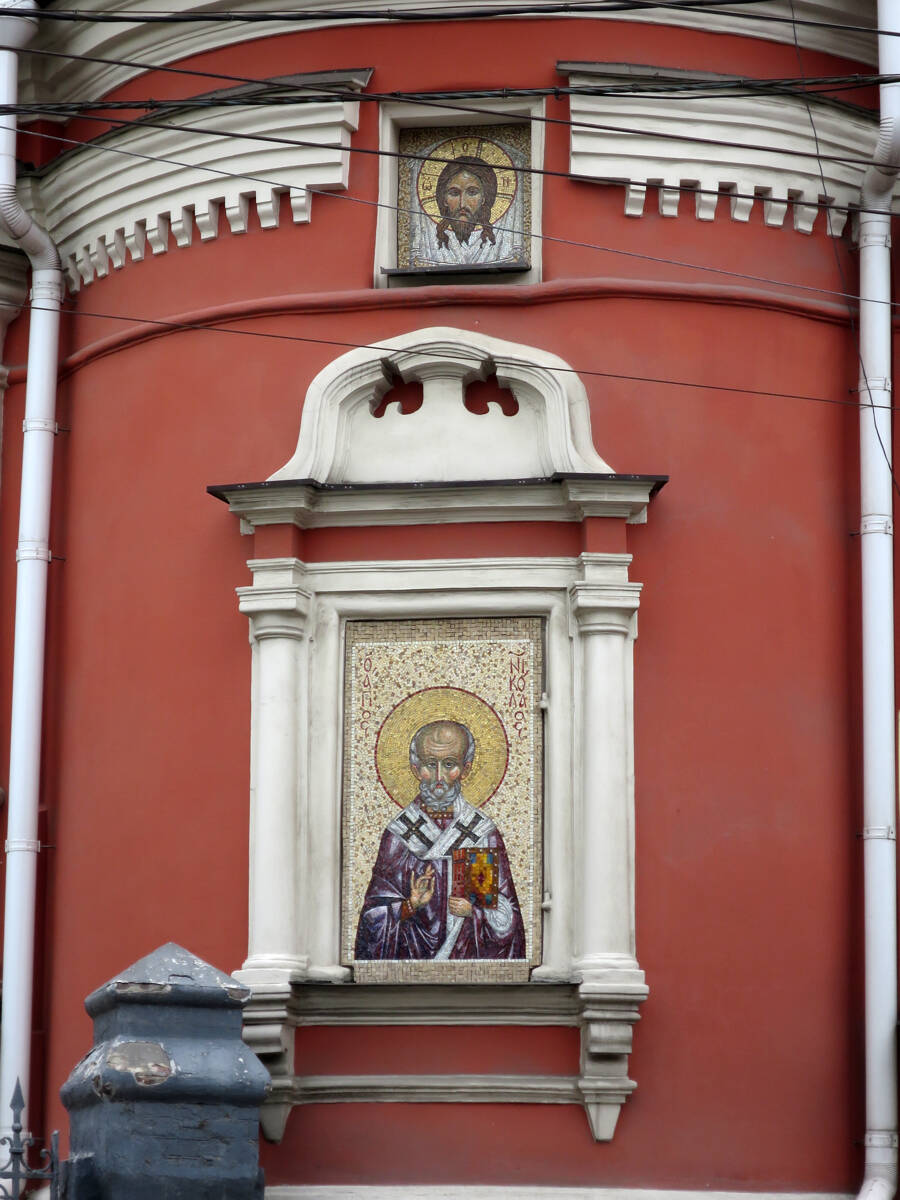 Церковь Николая Чудотворца на Болвановке, Таганский (Центральный административный округ (ЦАО), г. Москва). архитектурные детали, Мозаичные образы Спасителя и Николая Чудотворца на апсиде церкви