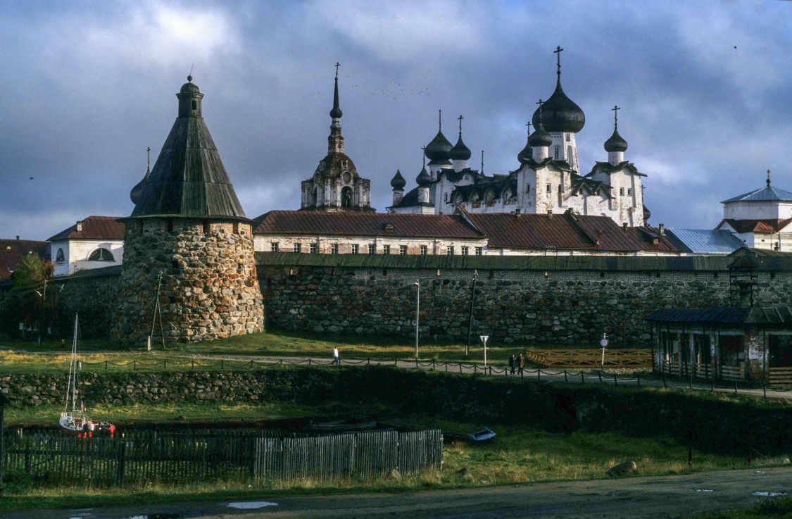 Соловецкий. Спасо-Преображенский Соловецкий монастырь. фасады