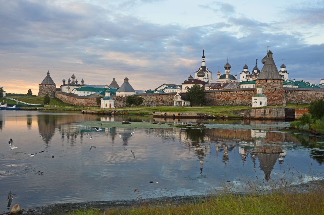 Соловецкий. Спасо-Преображенский Соловецкий монастырь. фасады