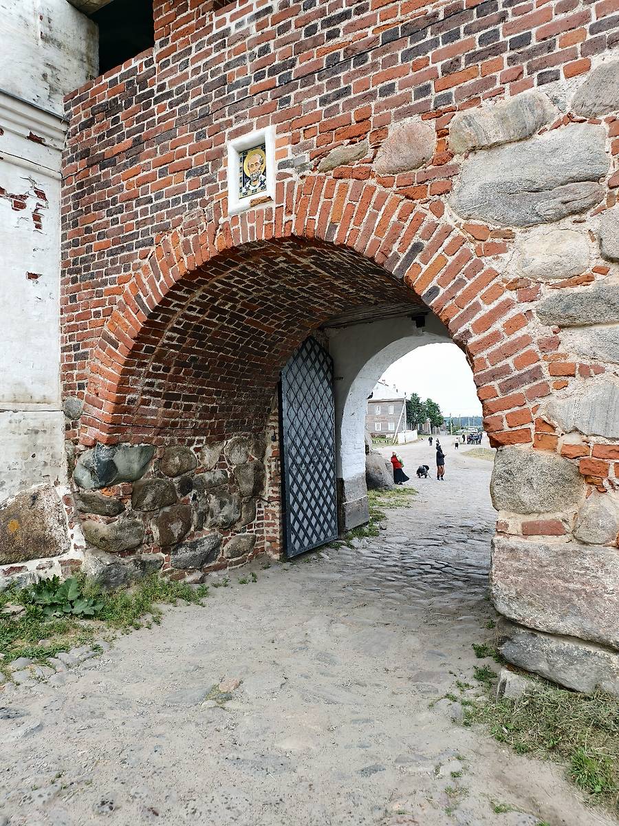 Никольские ворота монастыря. Вид изнутри., архитектурные детали. Спасо-Преображенский Соловецкий монастырь, Соловецкий (Соловецкий район, Архангельская область)